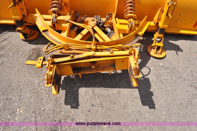 image for item G6467 2001 Henke 45R12 snow plow blade