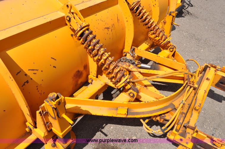 image for item G6467 2001 Henke 45R12 snow plow blade