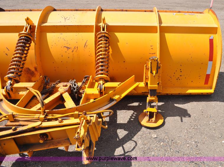 image for item G6467 2001 Henke 45R12 snow plow blade