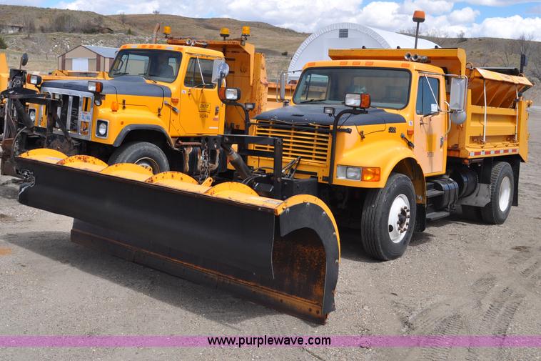 image for item G6468 1995 International 4700 dump truck