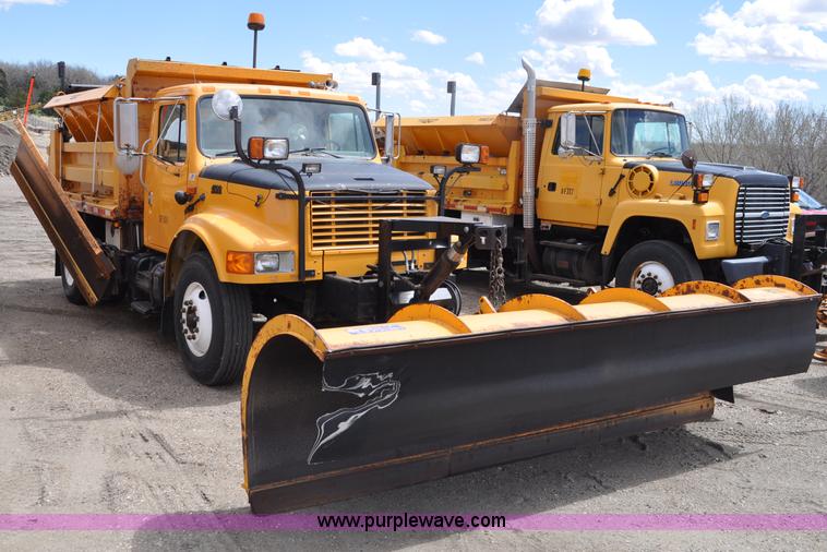 image for item G6468 1995 International 4700 dump truck