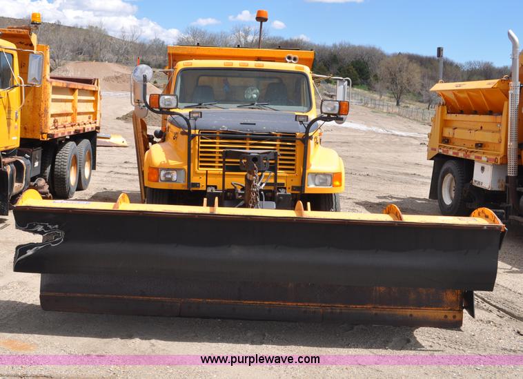 image for item G6468 1995 International 4700 dump truck