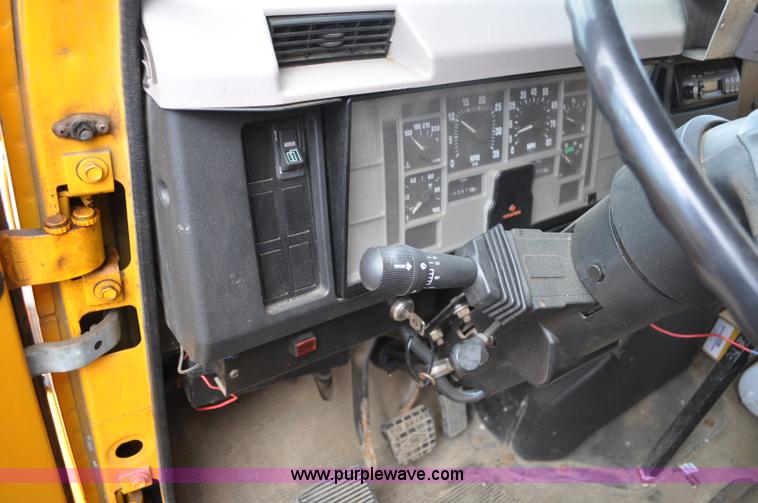 image for item G6468 1995 International 4700 dump truck