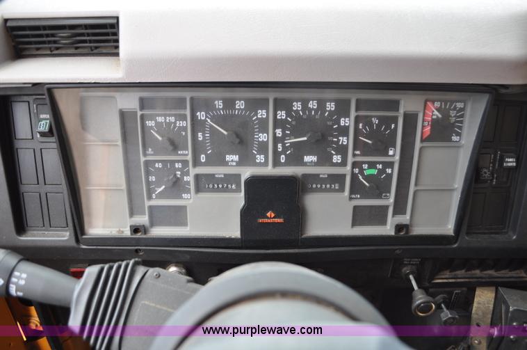 image for item G6468 1995 International 4700 dump truck