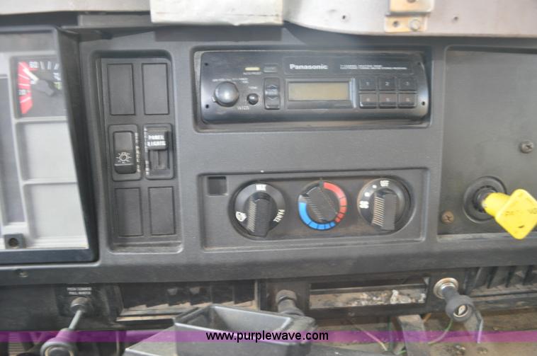 image for item G6468 1995 International 4700 dump truck