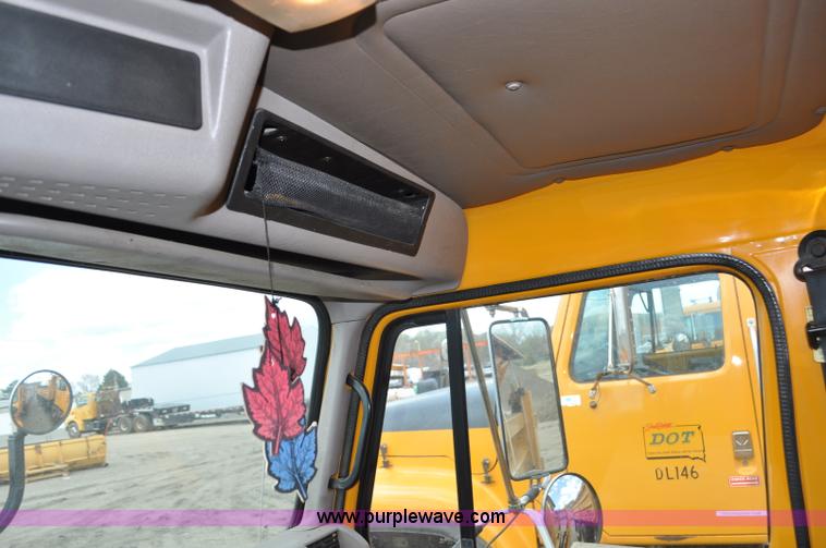 image for item G6468 1995 International 4700 dump truck