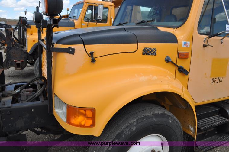 image for item G6468 1995 International 4700 dump truck