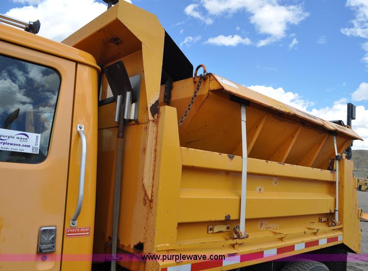 image for item G6468 1995 International 4700 dump truck