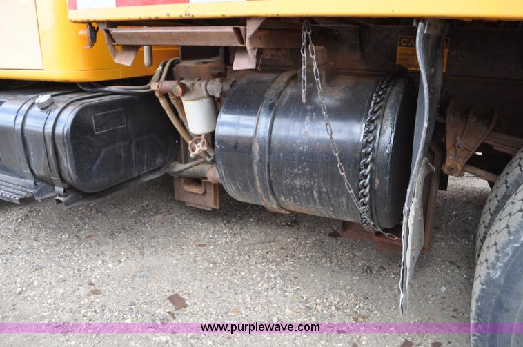 image for item G6468 1995 International 4700 dump truck