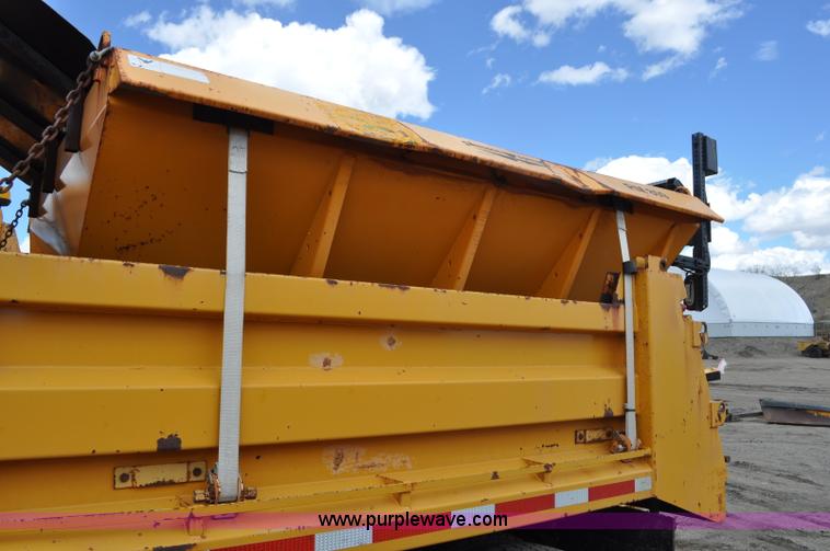 image for item G6468 1995 International 4700 dump truck