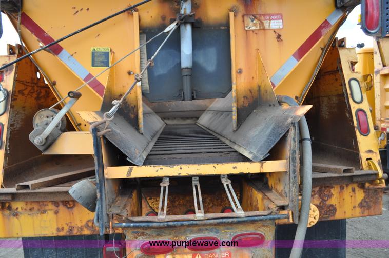 image for item G6468 1995 International 4700 dump truck
