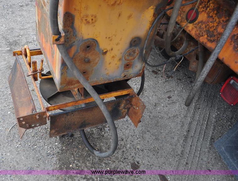 image for item G6468 1995 International 4700 dump truck