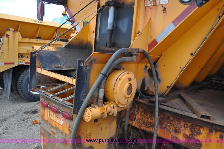 image for item G6468 1995 International 4700 dump truck