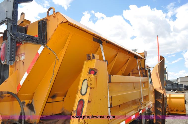 image for item G6468 1995 International 4700 dump truck