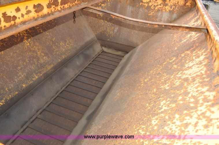 image for item G6468 1995 International 4700 dump truck
