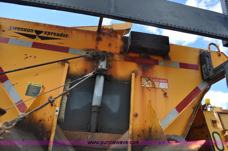 image for item G6468 1995 International 4700 dump truck