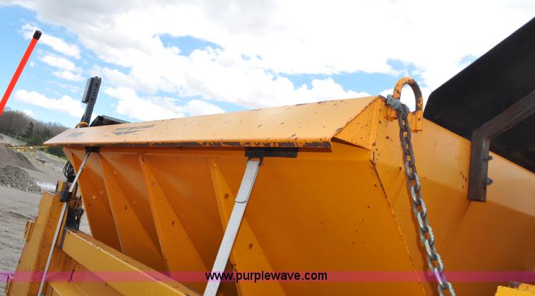 image for item G6468 1995 International 4700 dump truck