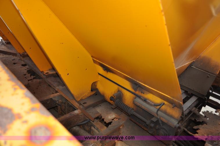 image for item G6468 1995 International 4700 dump truck