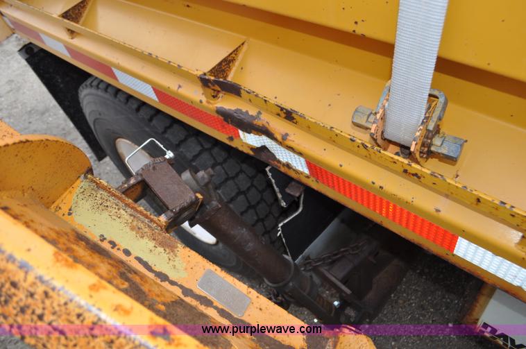 image for item G6468 1995 International 4700 dump truck