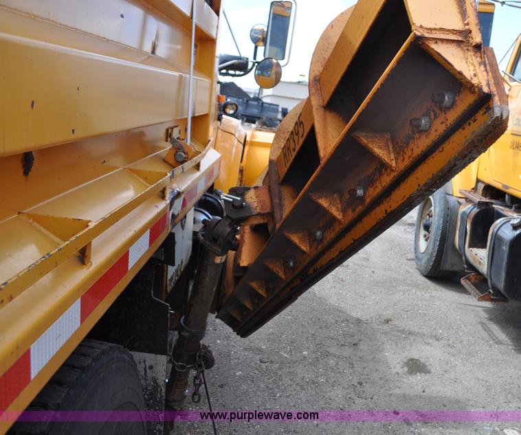 image for item G6468 1995 International 4700 dump truck