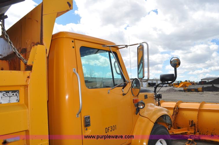 image for item G6468 1995 International 4700 dump truck