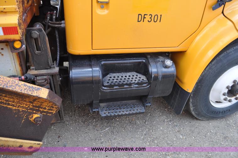 image for item G6468 1995 International 4700 dump truck