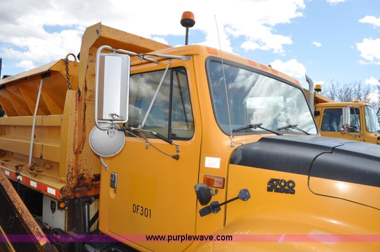 image for item G6468 1995 International 4700 dump truck
