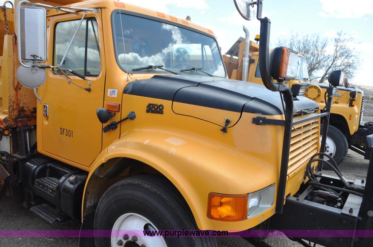 image for item G6468 1995 International 4700 dump truck