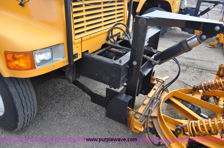 image for item G6468 1995 International 4700 dump truck