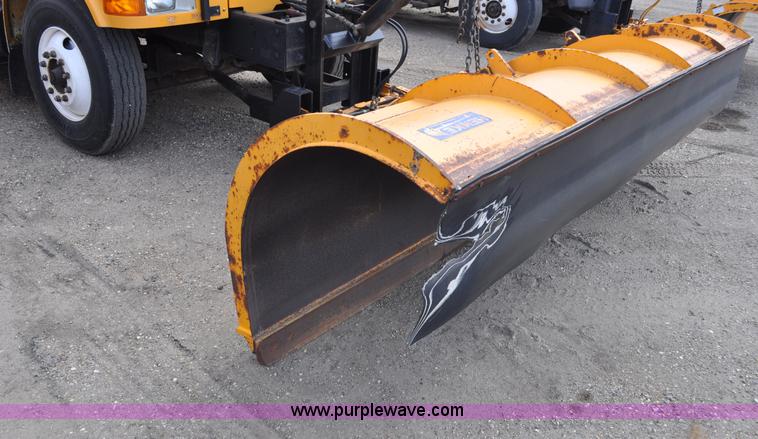 image for item G6468 1995 International 4700 dump truck