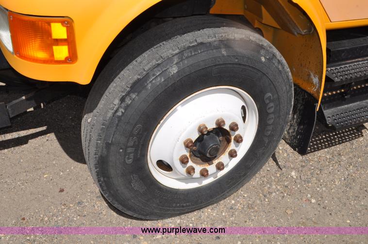 image for item G6468 1995 International 4700 dump truck