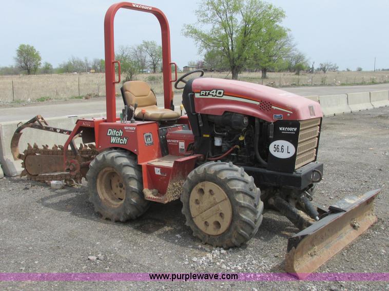 image for item G8351 2007 Ditch Witch RT40 trencher