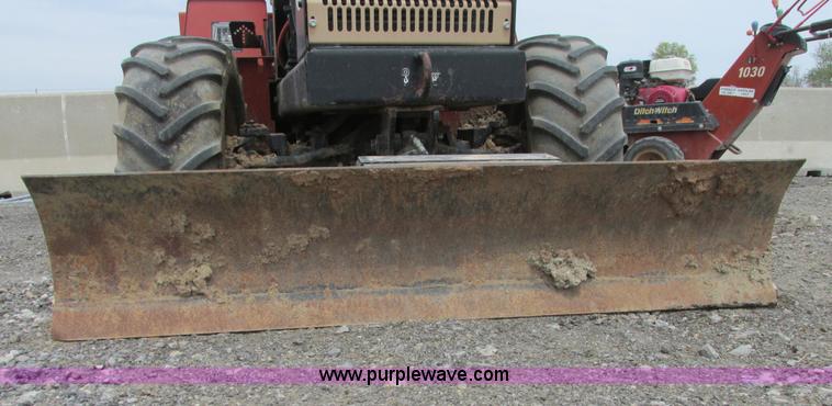 image for item G8351 2007 Ditch Witch RT40 trencher
