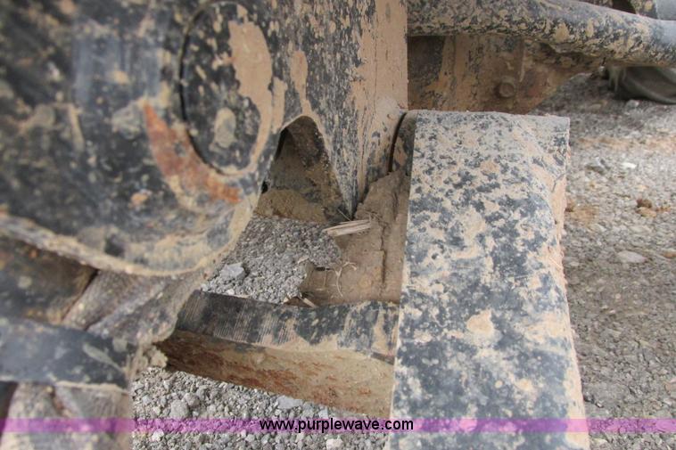 image for item G8351 2007 Ditch Witch RT40 trencher