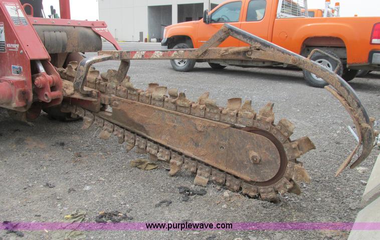 image for item G8351 2007 Ditch Witch RT40 trencher