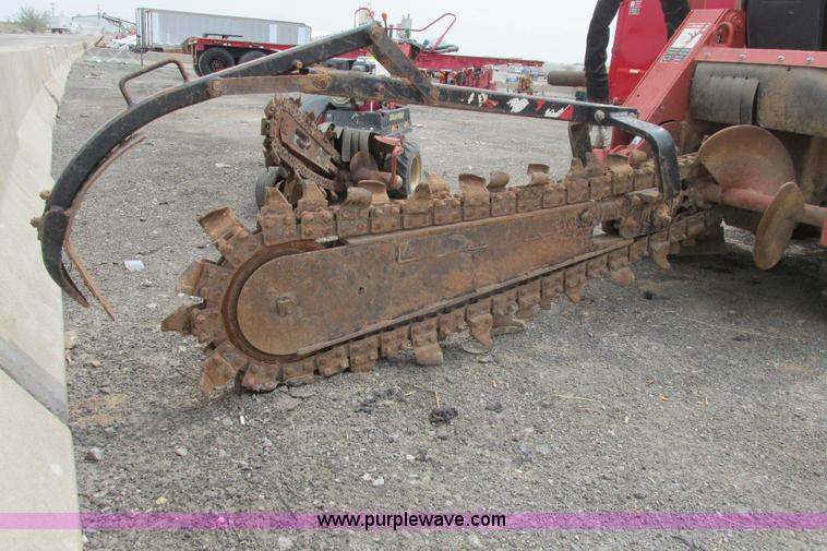 image for item G8351 2007 Ditch Witch RT40 trencher
