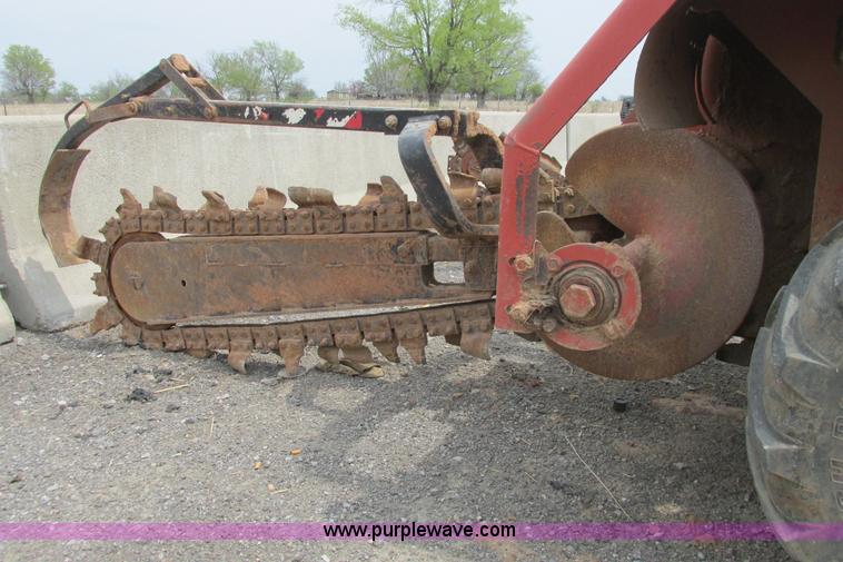 image for item G8351 2007 Ditch Witch RT40 trencher