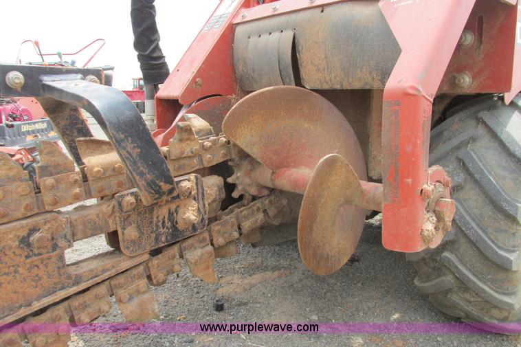 image for item G8351 2007 Ditch Witch RT40 trencher
