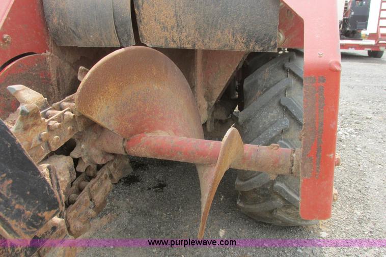 image for item G8351 2007 Ditch Witch RT40 trencher
