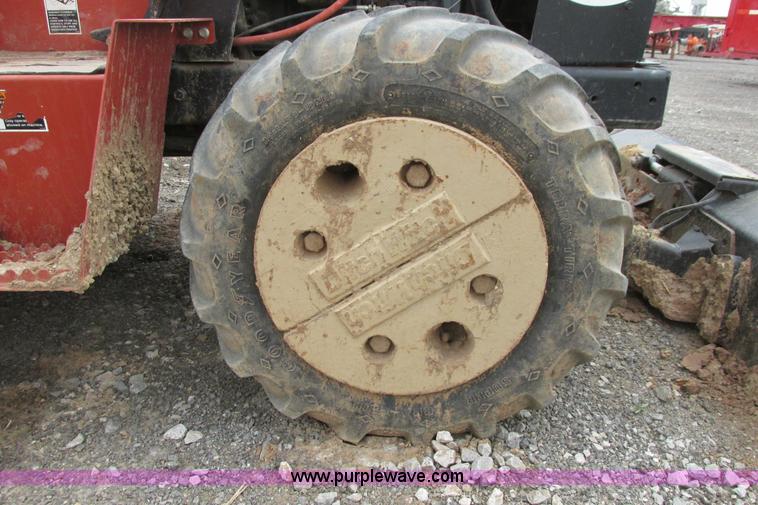 image for item G8351 2007 Ditch Witch RT40 trencher