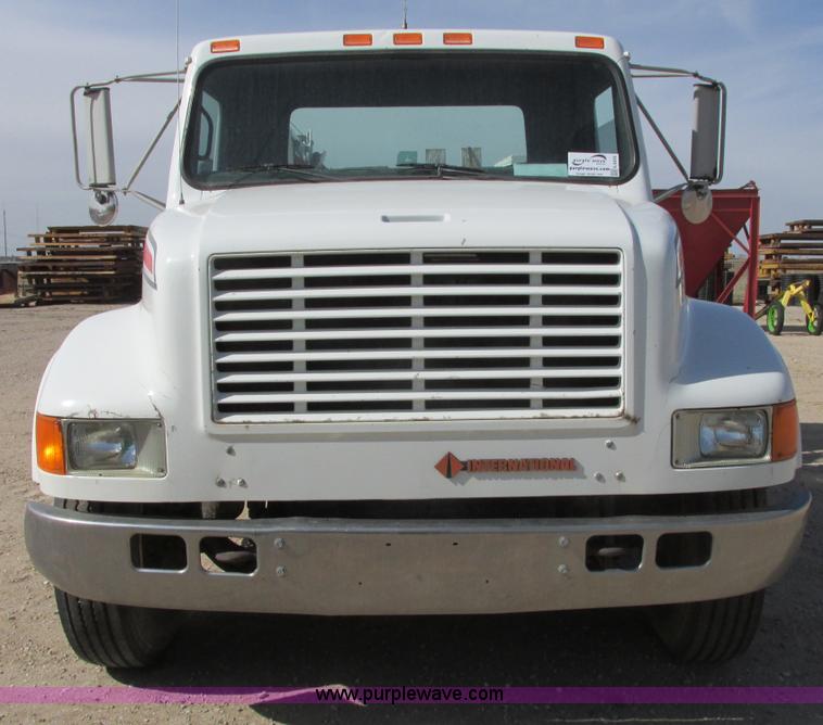 image for item G8358 1992 International 4700 service truck