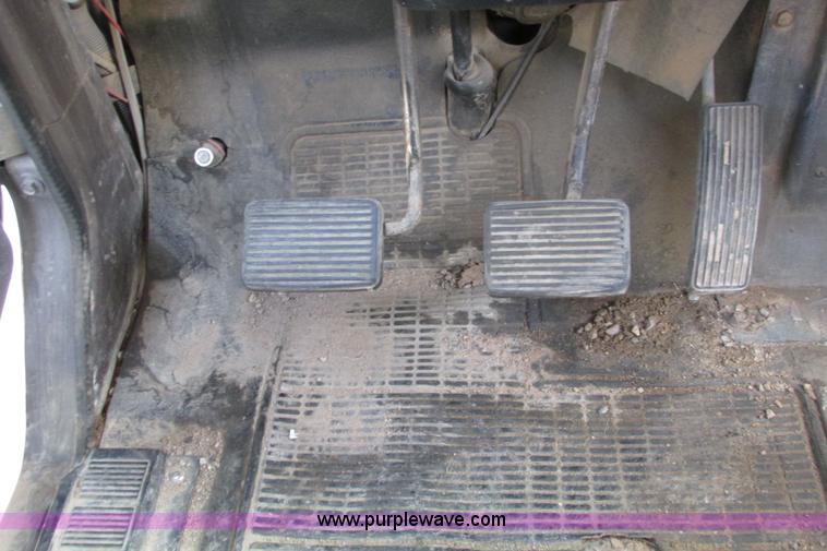 image for item G8358 1992 International 4700 service truck