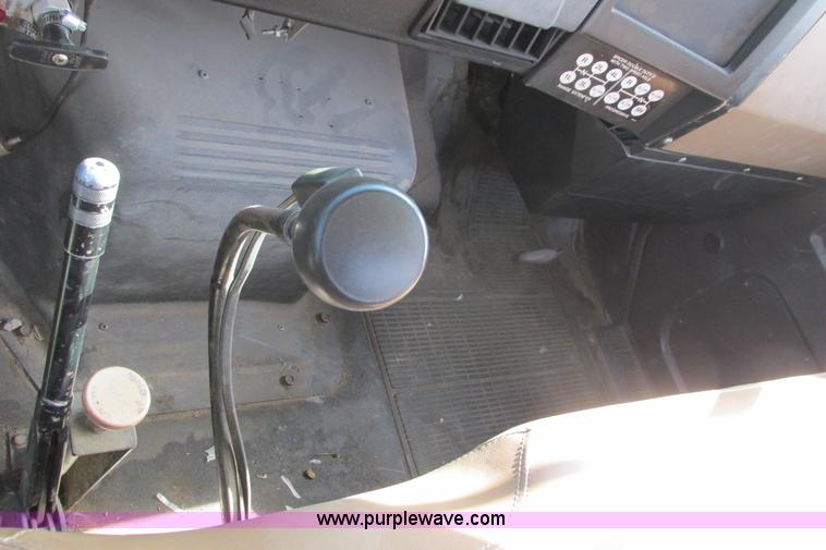 image for item G8358 1992 International 4700 service truck