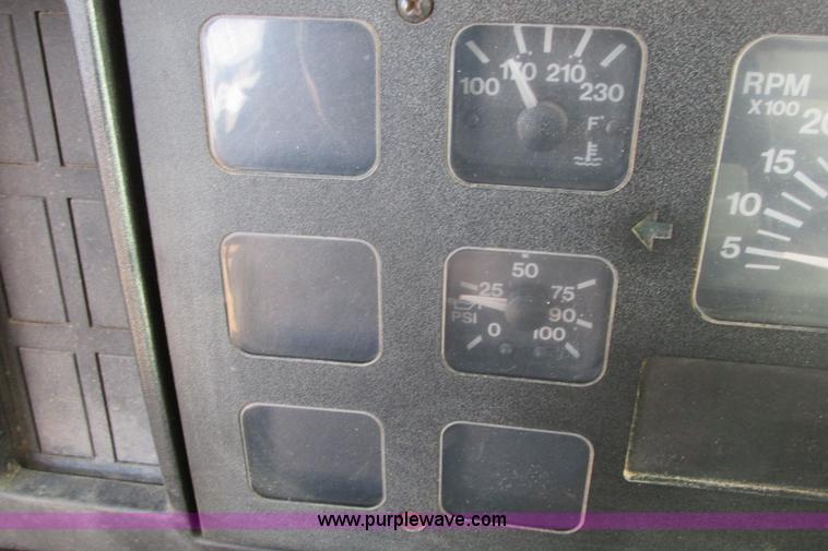 image for item G8358 1992 International 4700 service truck