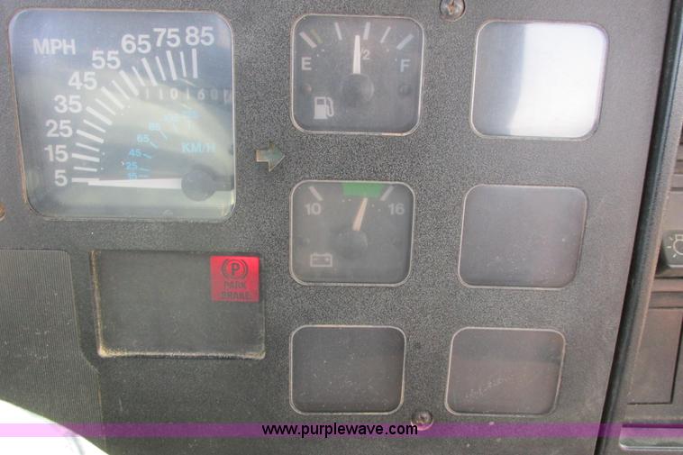 image for item G8358 1992 International 4700 service truck