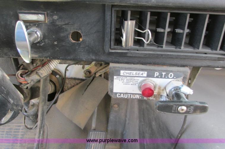 image for item G8358 1992 International 4700 service truck