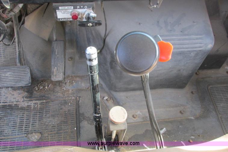 image for item G8358 1992 International 4700 service truck