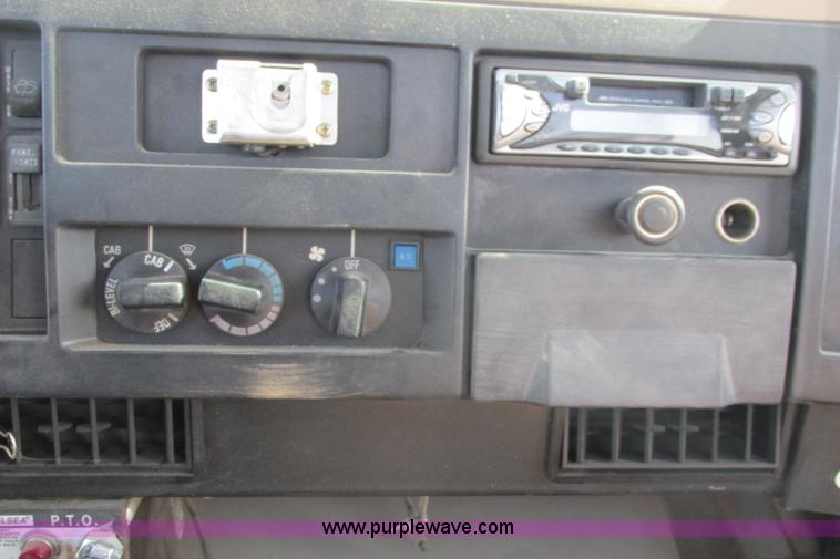 image for item G8358 1992 International 4700 service truck