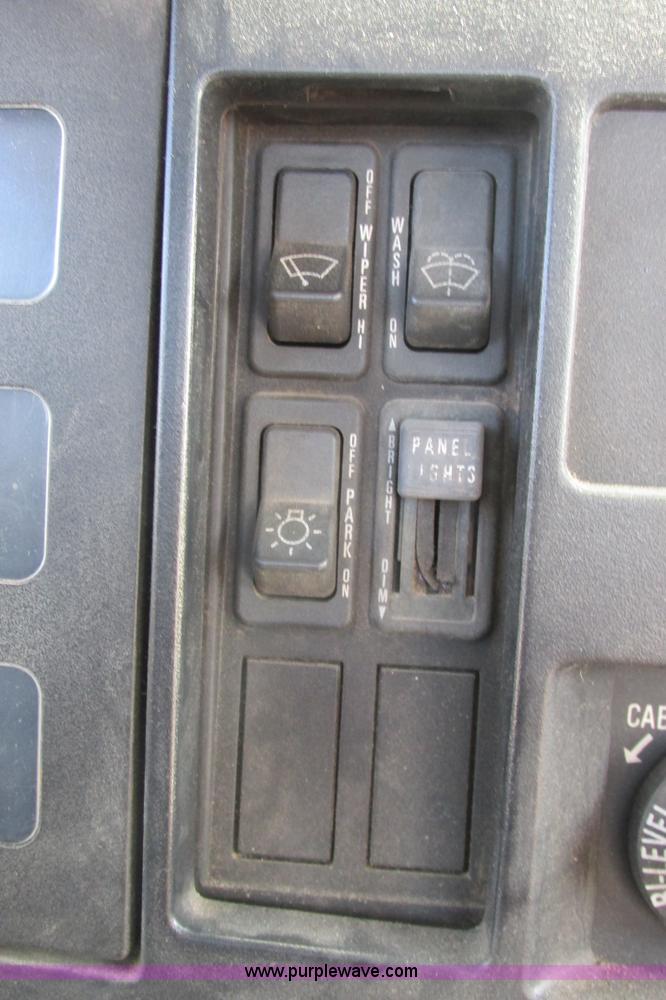 image for item G8358 1992 International 4700 service truck