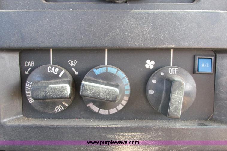 image for item G8358 1992 International 4700 service truck